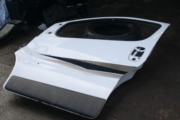 VAUXHALL VIVARO / RENAULT TRAFFIC. PASSENGER SIDE DOOR SHELL IN WHITE