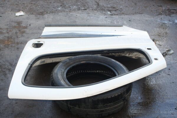 VAUXHALL VIVARO / RENAULT TRAFFIC. PASSENGER SIDE DOOR SHELL IN WHITE - Image 3