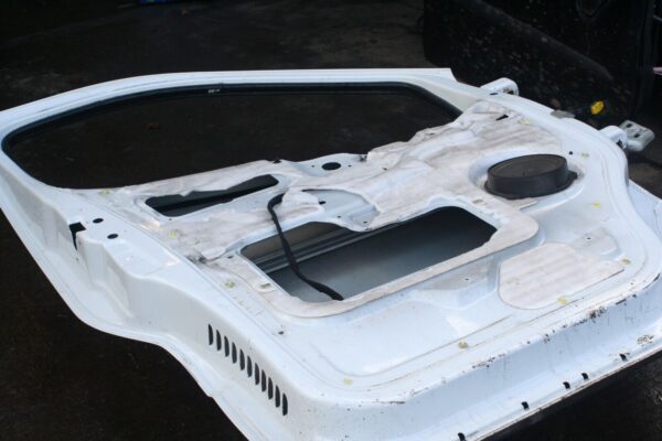 VAUXHALL VIVARO / RENAULT TRAFFIC. PASSENGER SIDE DOOR SHELL IN WHITE - Image 5