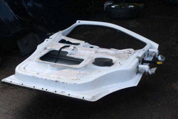 VAUXHALL VIVARO / RENAULT TRAFFIC. PASSENGER SIDE DOOR SHELL IN WHITE - Image 6