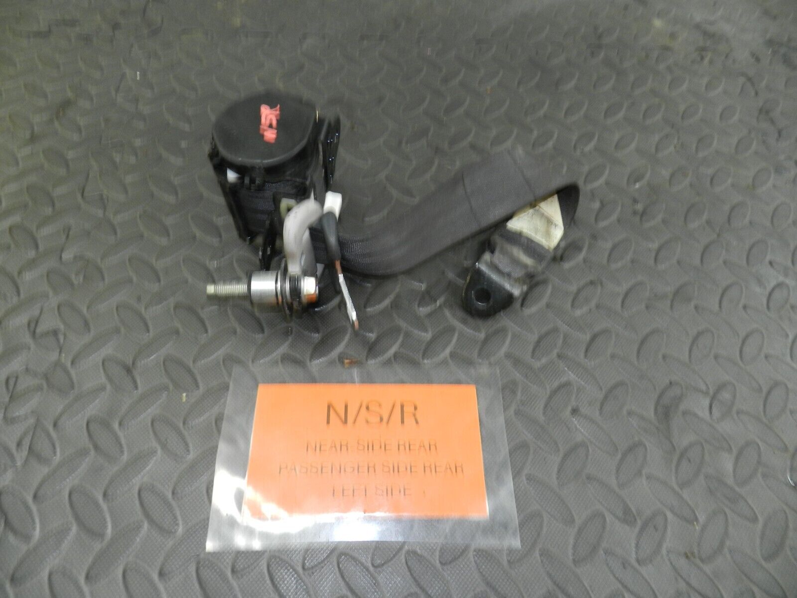 148 2007 HONDA CRV MK3. PASSENGER SIDE REAR SEAT BELT