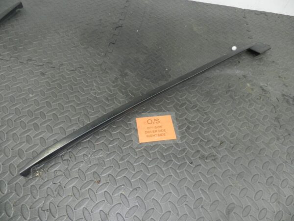 148 2007 HONDA CRV MK3. DRIVER SIDE WIND SCREEN TRIM