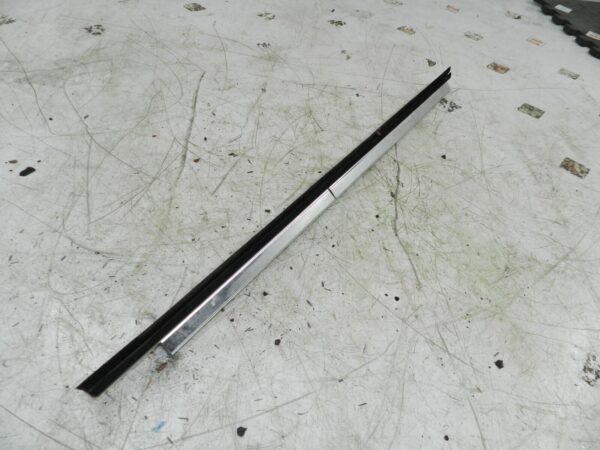 134. 1997-2002 JAGUAR XJ8. CHROME TRIM DOOR GLASS MOULDING STRIP
