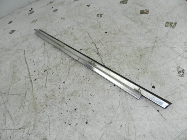 134. 1997-2002 JAGUAR XJ8. CHROME TRIM DOOR GLASS MOULDING STRIP - Image 2