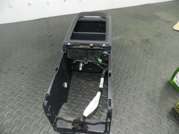 148 2007 HONDA CRV MK3. CENTRE CONSOLE STORAGE POCKET