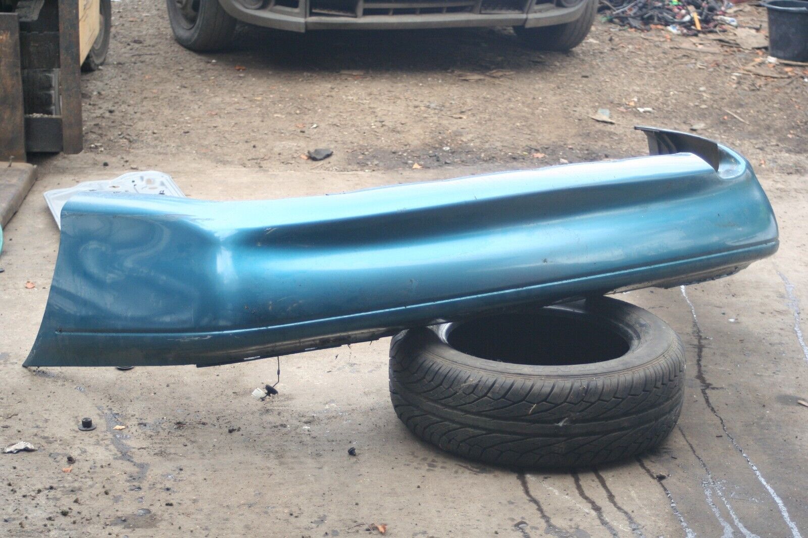 1999 VOLVO C70 2.4 PETROL. REAR BUMPER IN TURQUOISE
