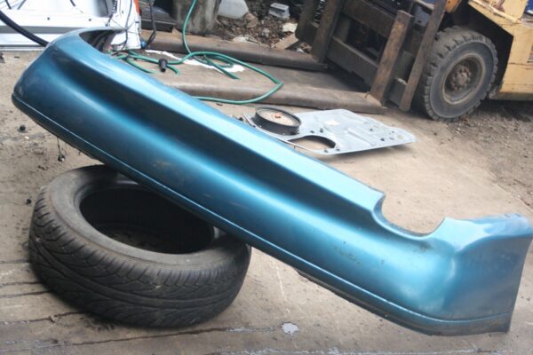 1999 VOLVO C70 2.4 PETROL. REAR BUMPER IN TURQUOISE - Image 2