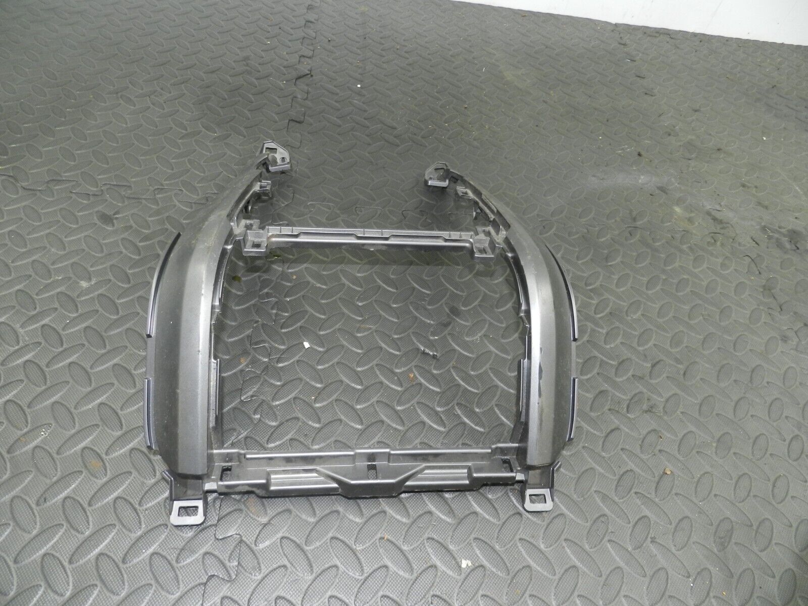 148 2007 HONDA CRV MK3. CENTRE CONSOLE FRAME 77250SWA