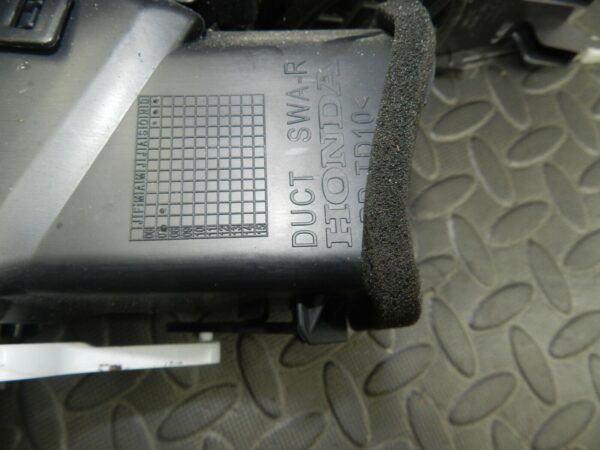 148 2007 HONDA CRV MK3. DASH BOARD AIR VENT - Image 3