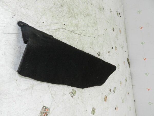 134. 1997-2002 JAGUAR XJ8. CARPET TRIM