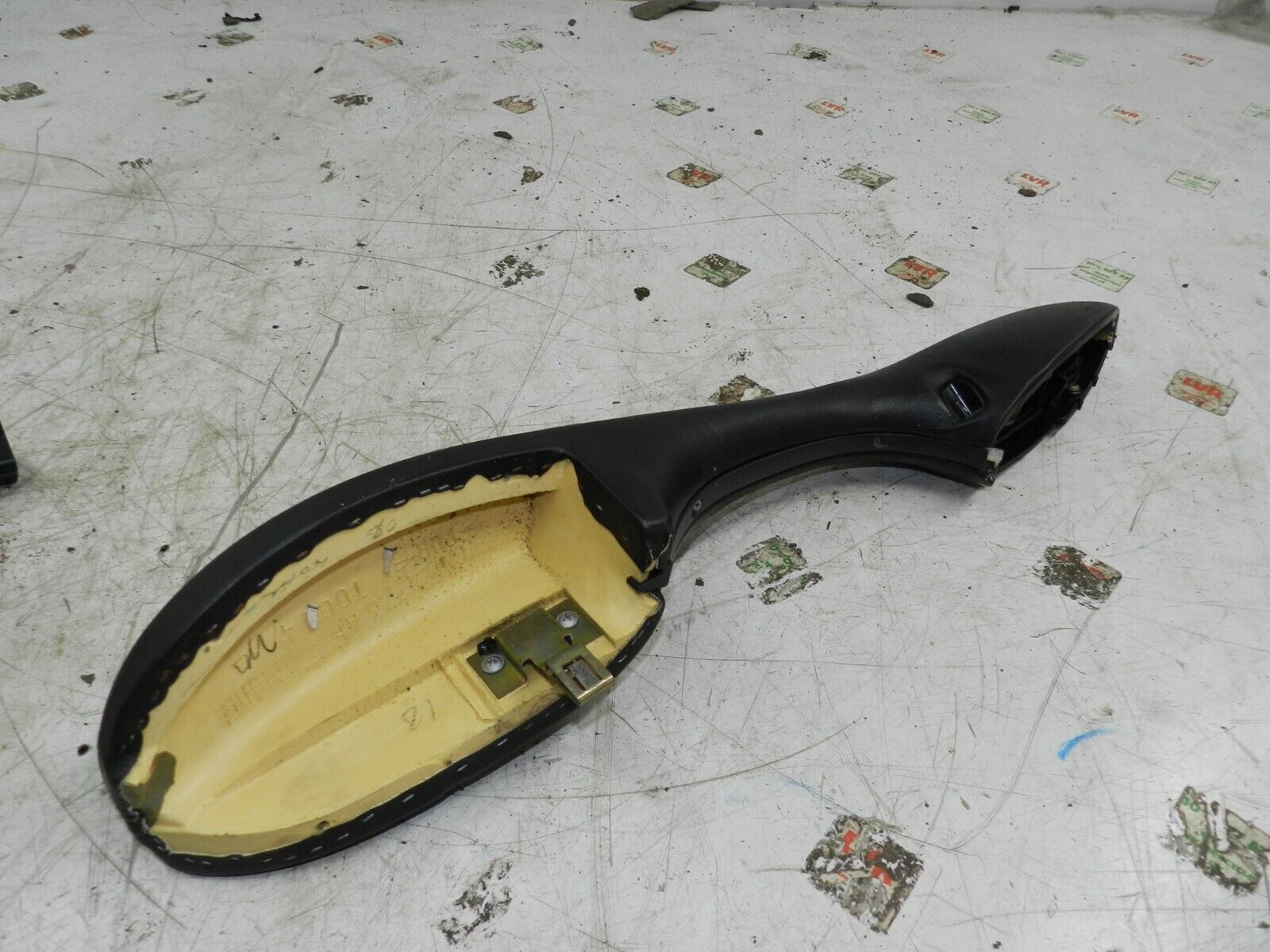 134. 1997-2002 JAGUAR XJ8. DOOR HANDLE WITH SWITCH - Image 2