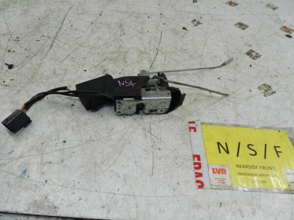 134. 1997-2002 JAGUAR XJ8. PASSENGER SIDE FRONT DOOR LOCK MOTOR MECHANISM