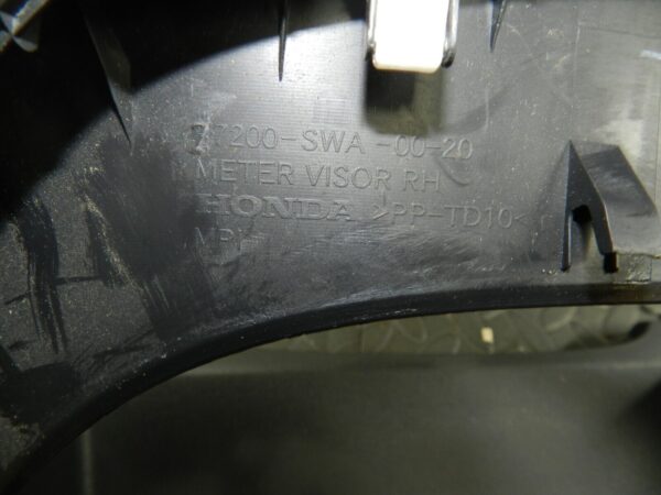 148 2007 HONDA CRV MK3. SPEEDOMETER SURROUND TRIM 77200SWA - Image 2