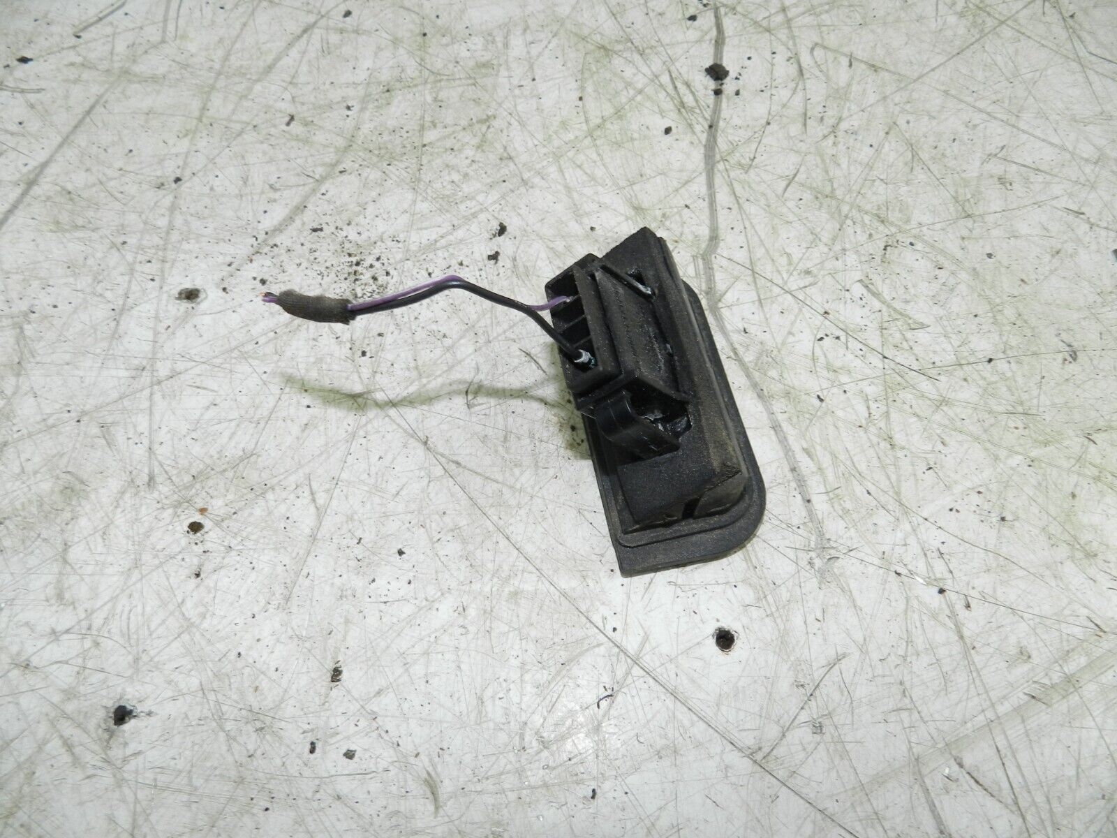 134. 1997-2002 JAGUAR XJ8. NUMBER PLATE LIGHT - Image 2