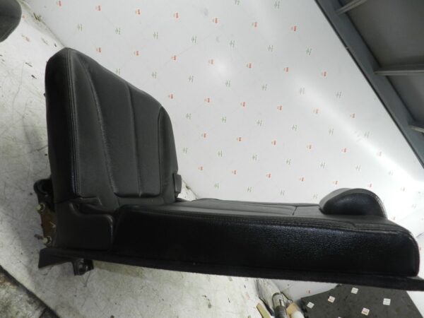 2010 MK2 2.2 CRDi Hyundai Santa Fe. REAR BENCH SEAT BLACK LEATHER 3RD ROW NEAR - Image 4