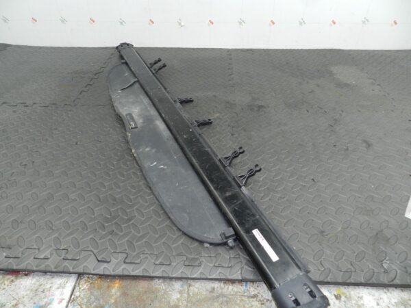 148 2007 HONDA CRV MK3. RETRACTABLE LOAD COVER PARCEL SHELF DAMAGED