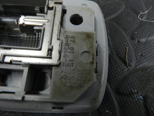 148 2007 HONDA CRV MK3. REAR INTERIOR LIGHT - Image 3