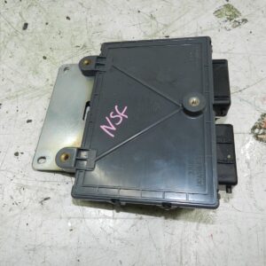 134. 1997-2002 JAGUAR XJ8. DRIVER SIDE FRONT DOOR MODULE MOTOR ECU