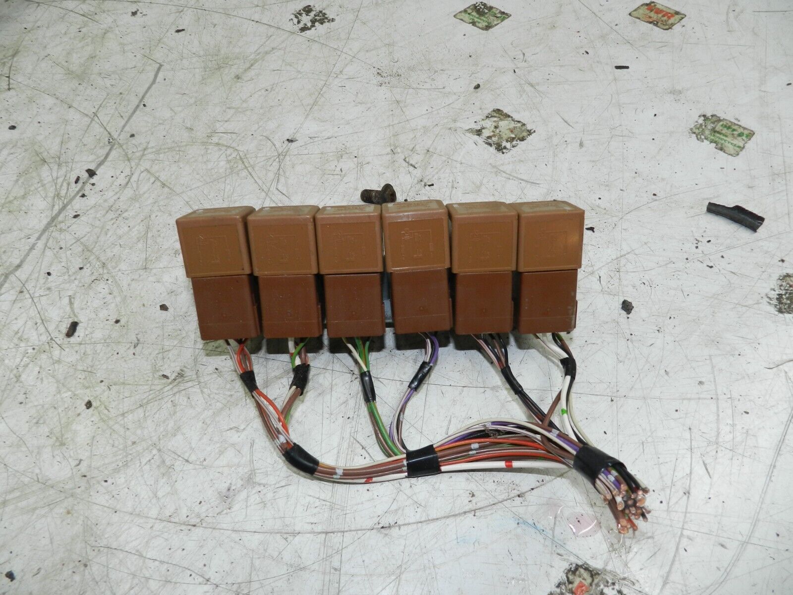 134. 1997-2002 JAGUAR XJ8. RELAYS - Image 2
