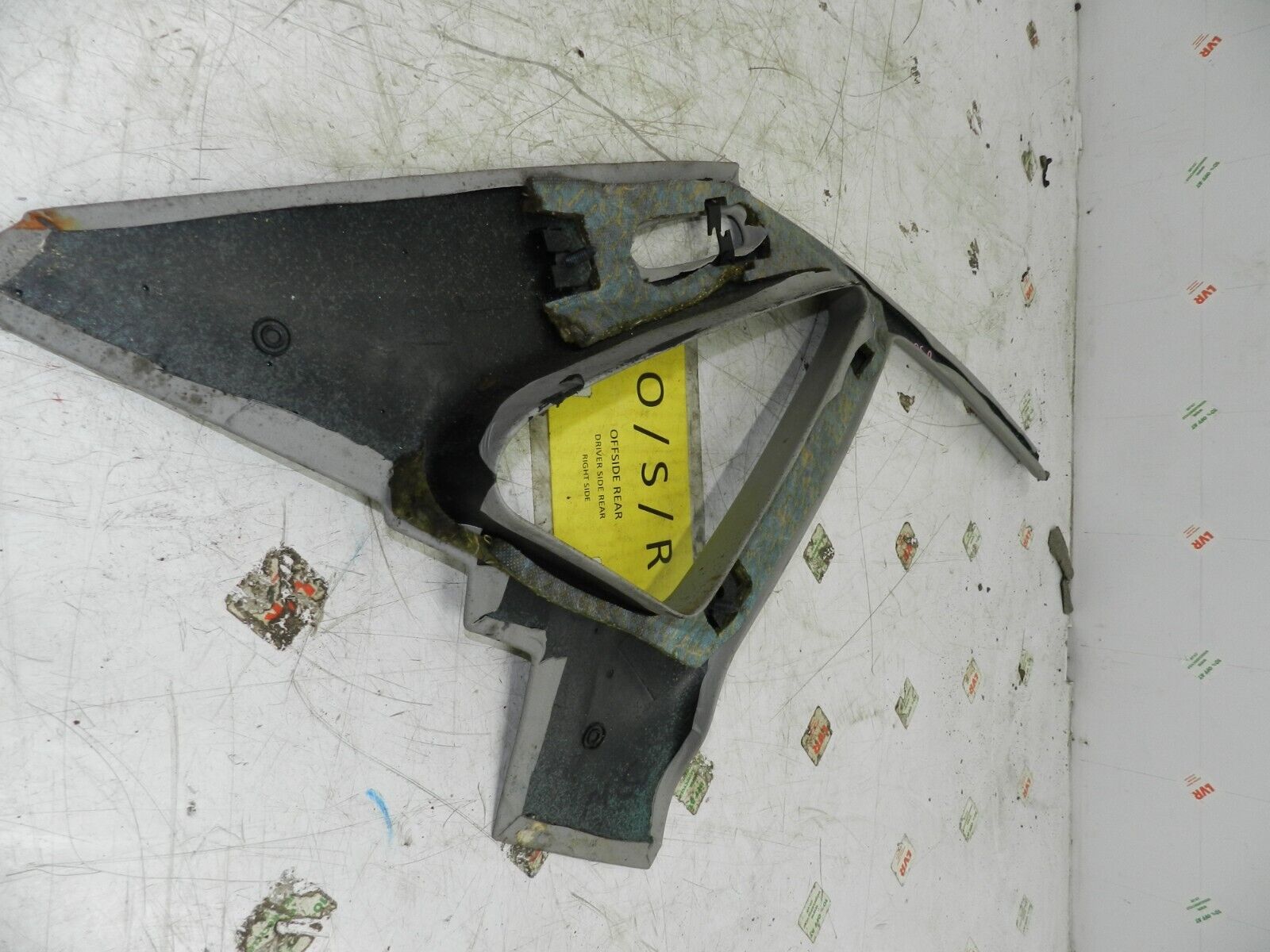 134. 1997-2002 JAGUAR XJ8. DRIVER SIDE REAR C PILLAR TRIM - Image 2