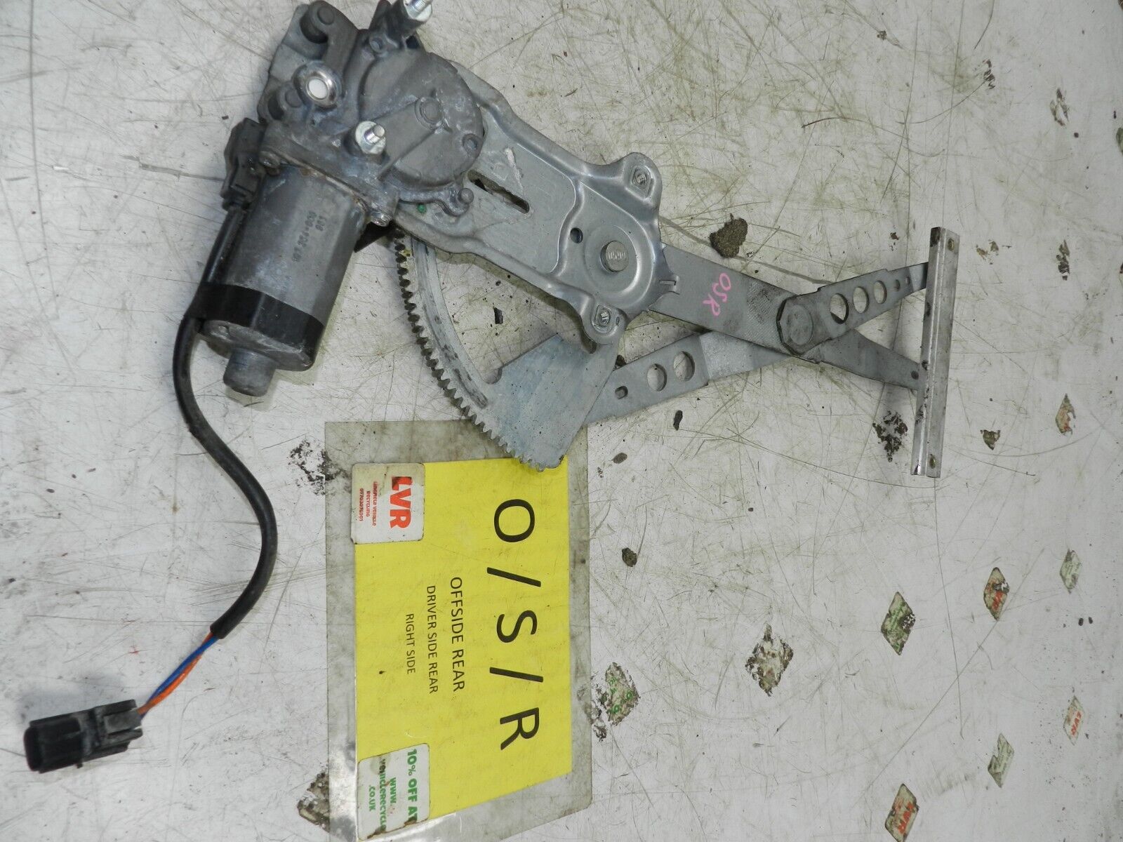 134. 1997-2002 JAGUAR XJ8. DRIVER SIDE REAR WINDOW REGULATOR