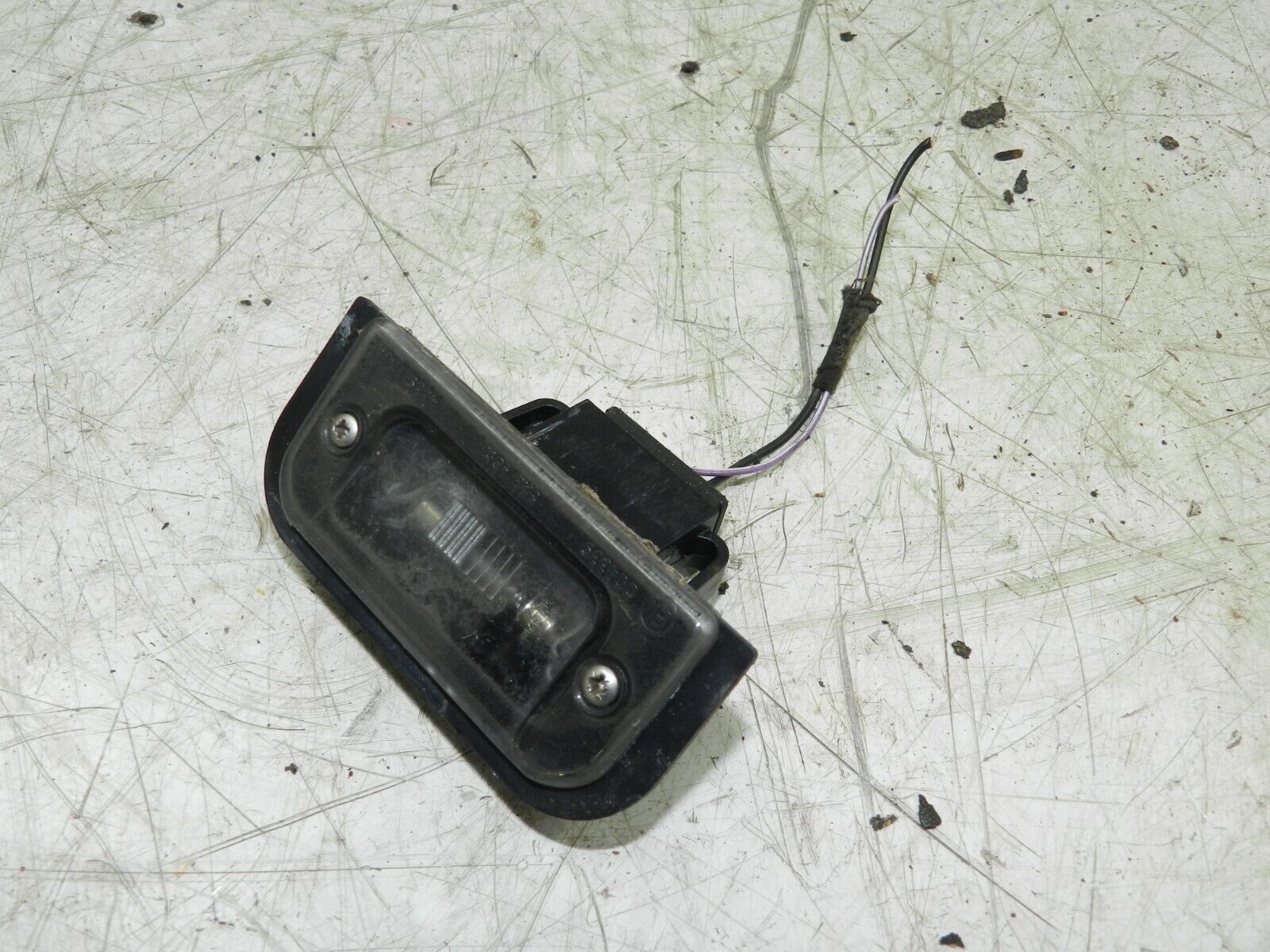 134. 1997-2002 JAGUAR XJ8. NUMBER PLATE LIGHT