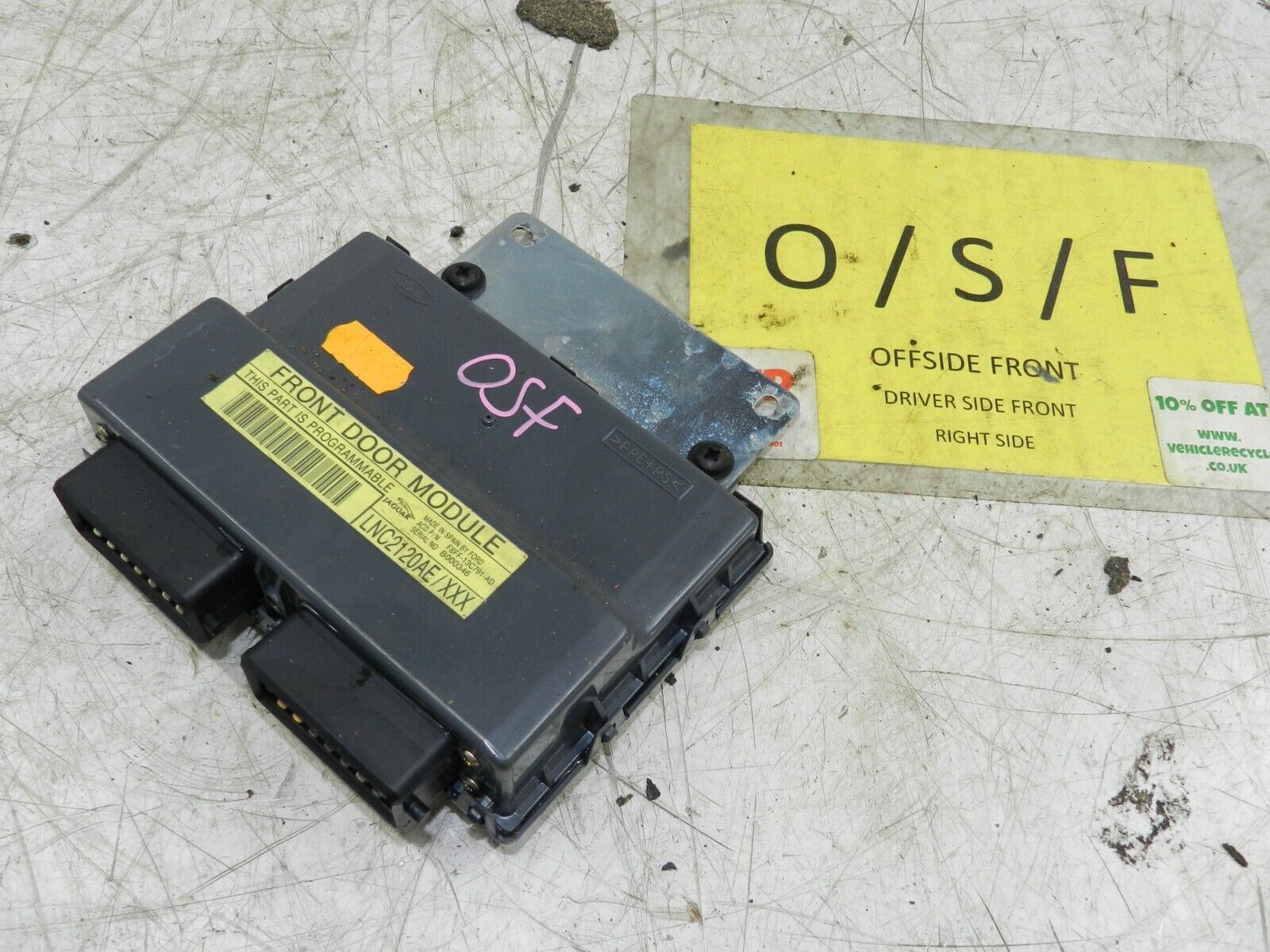 134. 1997-2002 JAGUAR XJ8. DRIVER SIDE FRONT DOOR MODULE