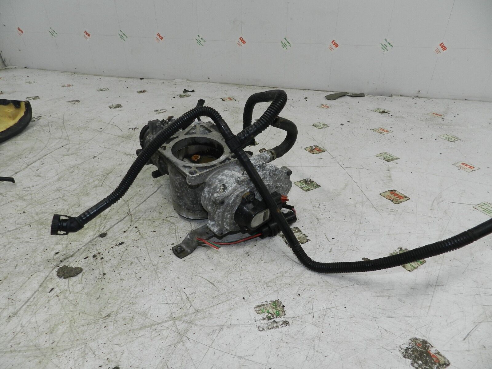 134. 1997-2002 JAGUAR XJ8. 3.2 THROTTLE BODY - Image 3