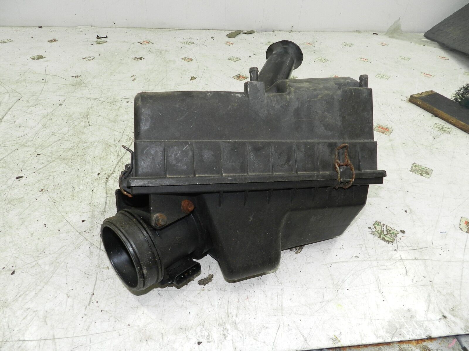 134. 1997-2002 JAGUAR XJ8. AIR FILTER HOUSING BOX MAF - Image 3