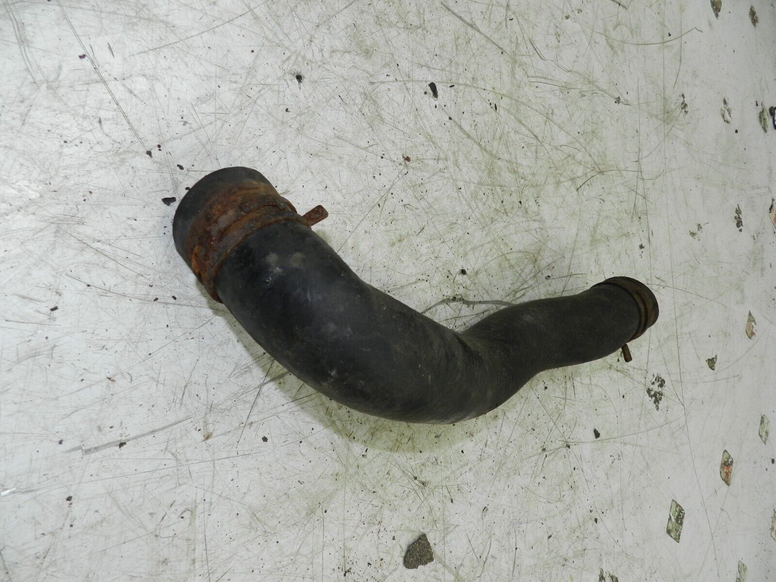 134. 1997-2002 JAGUAR XJ8. COOLANT PIPE - Image 2