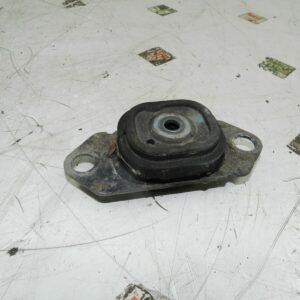 (126) RENAULT CLIO MK3 FACELIFT. ENGINE MOUNT