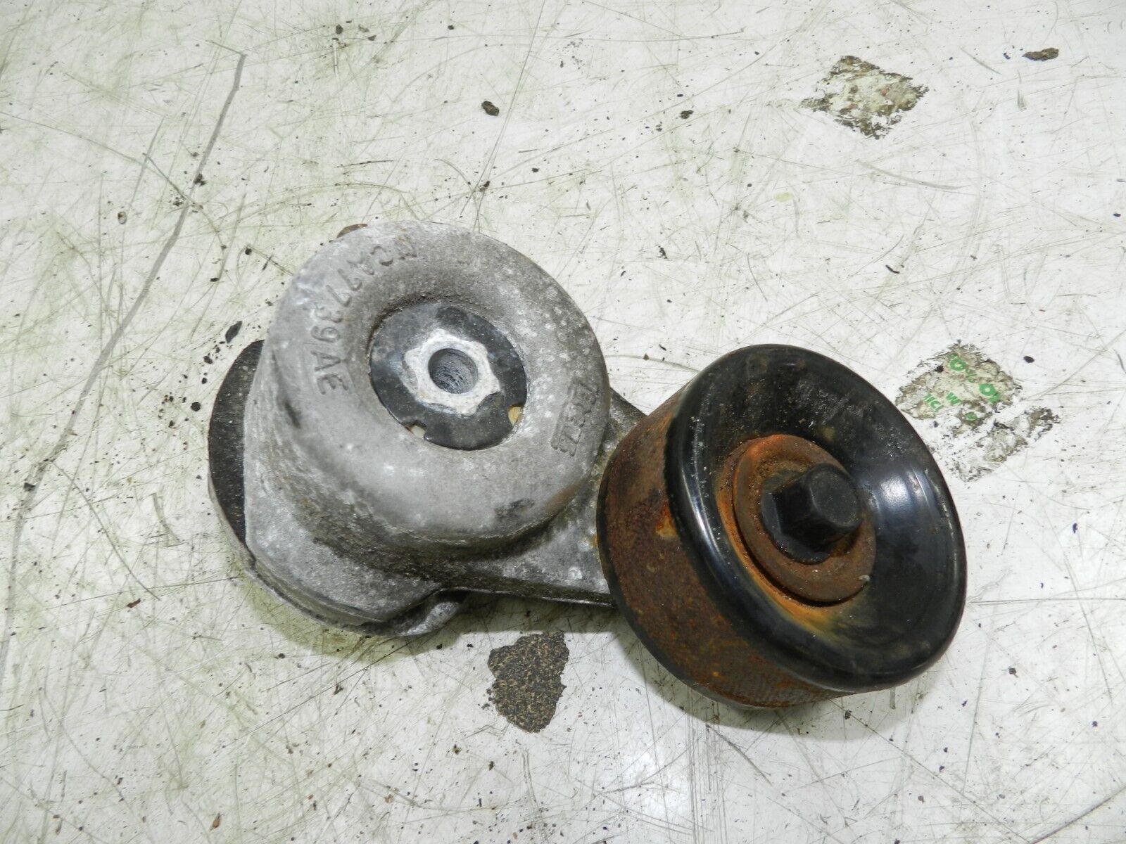 134. 1997-2002 JAGUAR XJ8. BELT TENSIONER - Image 2