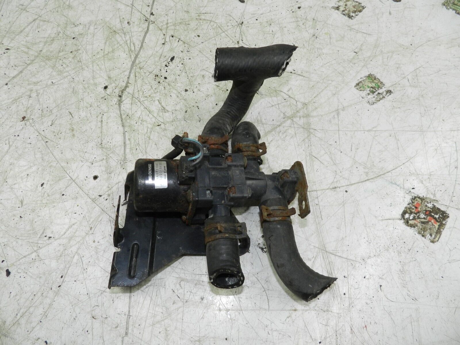 134. 1997-2002 JAGUAR XJ8. COOLANT VALVE PUMP - Image 2