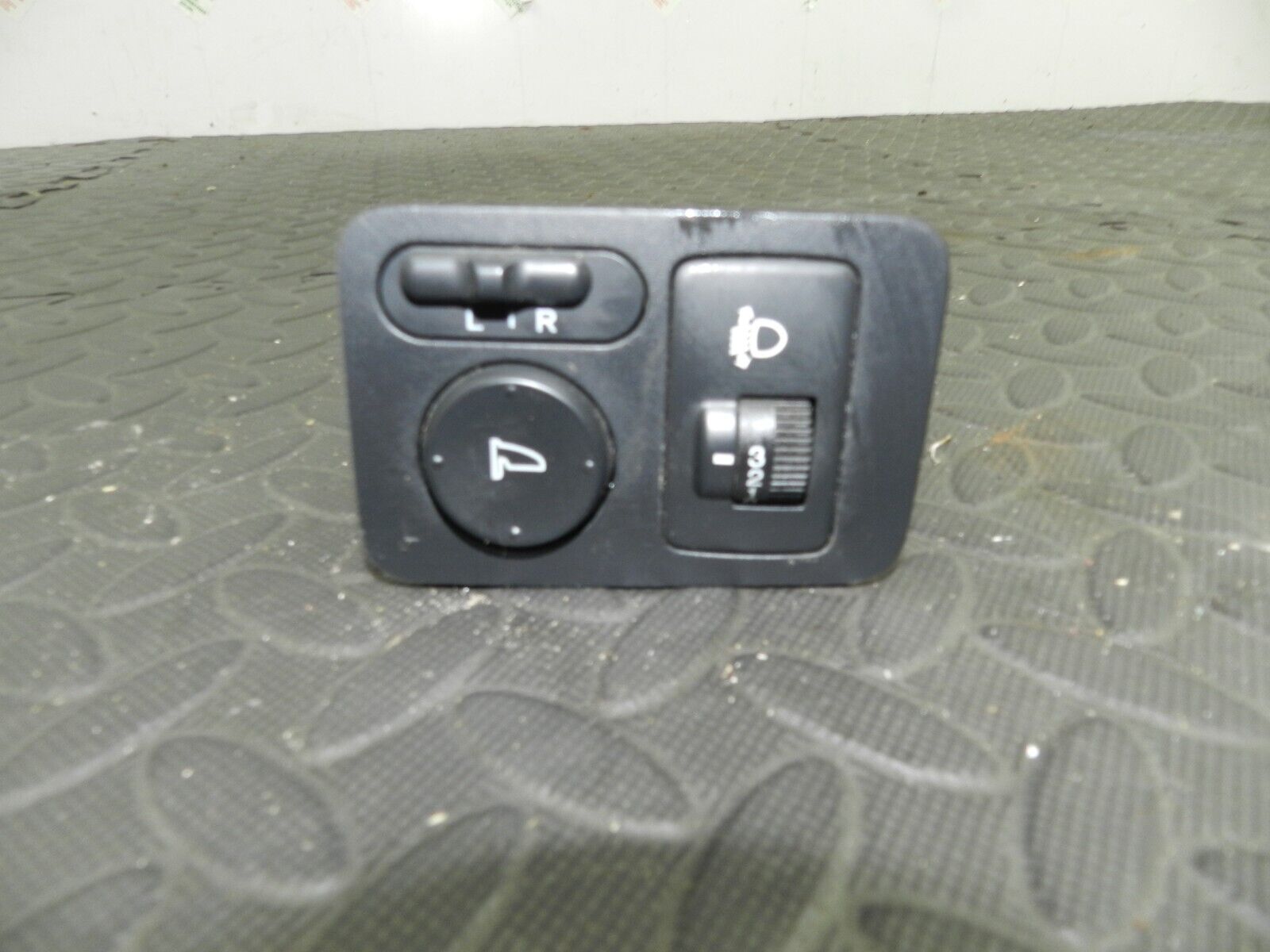 148 2007 HONDA CRV MK3. WING MIRROR CONTROL SWITCH HEADLIGHT ADJUSTER