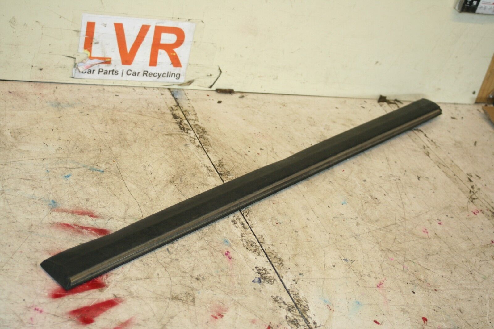 1988 BMW 525 E28. OSF DRIVER OFF SIDE FRONT DOOR TRIM OUTER