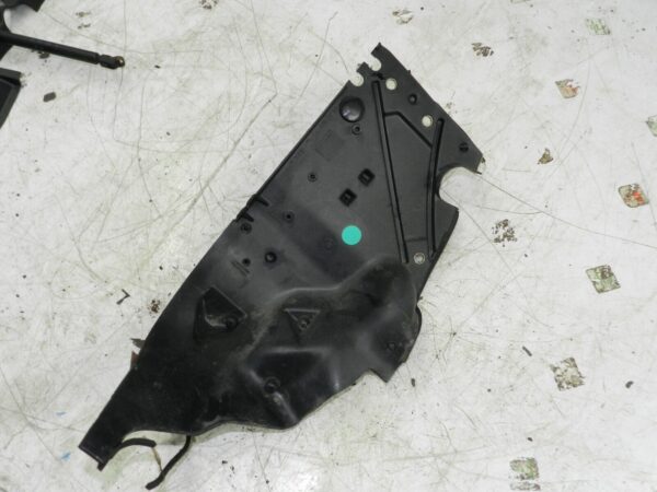 134. 1997-2002 JAGUAR XJ8. COVER TRIM ENGINE COMPUTER TRIM - Image 4