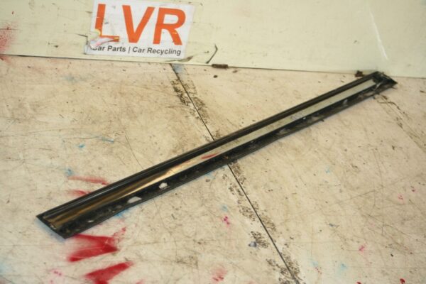 1988 BMW 525 E28. OSF DRIVER OFF SIDE FRONT DOOR TRIM OUTER - Image 2