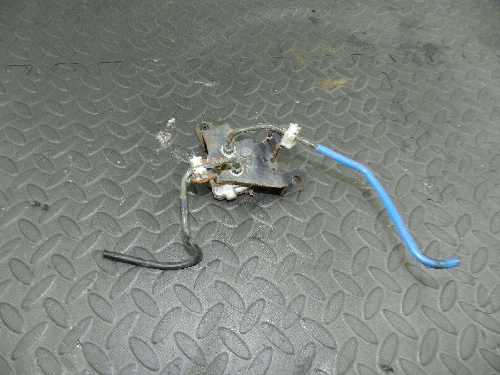 148 2007 HONDA CRV MK3. BRAKE COMPENSATOR VALVE