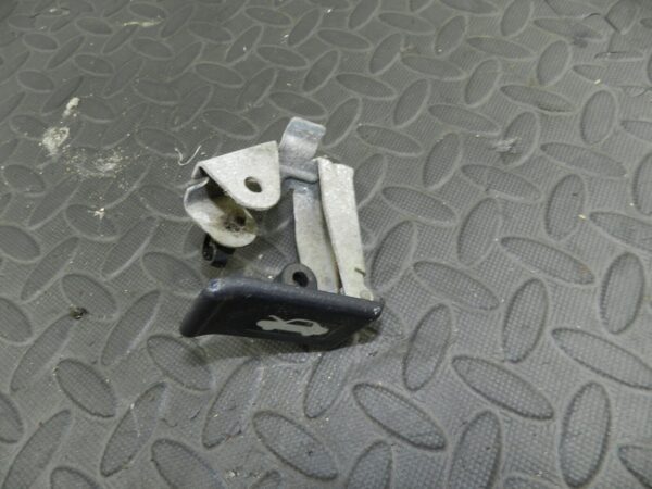 148 2007 HONDA CRV MK3. BONNET RELEASE HANDLE - Image 2