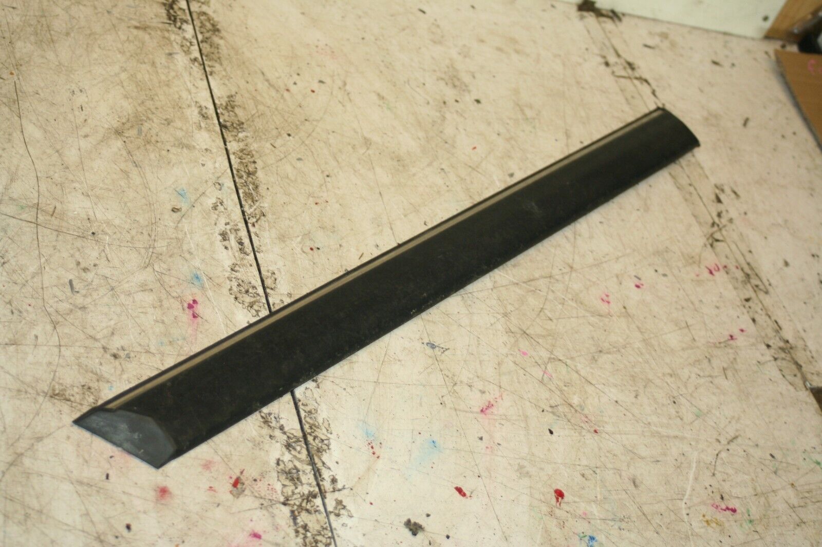 1988 BMW 525 E28. OSF DRIVER OFF SIDE FRONT DOOR TRIM OUTER