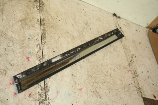 1988 BMW 525 E28. OSF DRIVER OFF SIDE FRONT DOOR TRIM OUTER - Image 2