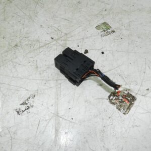 134. 1997-2002 JAGUAR XJ8. BLACK RELAYS