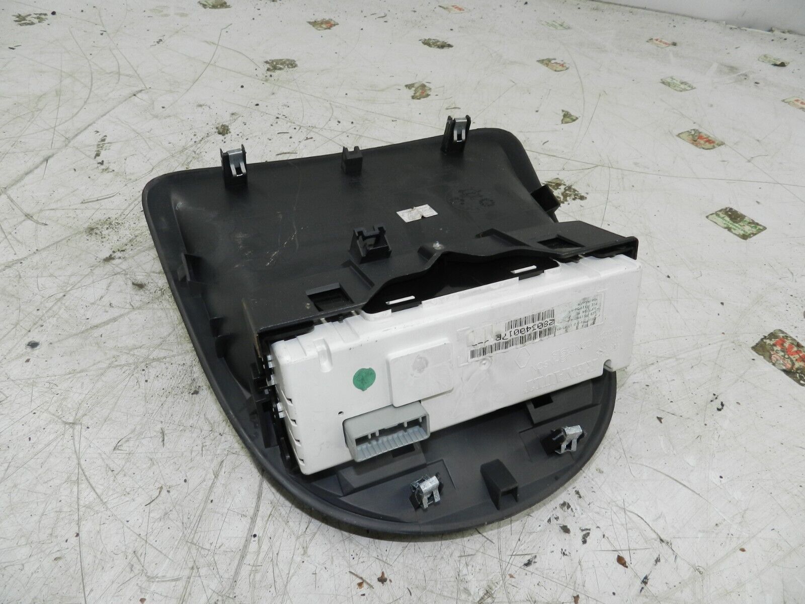 (126) RENAULT CLIO MK3 FACELIFT. DISPLAY SCREEN AND SURROUND - Image 3