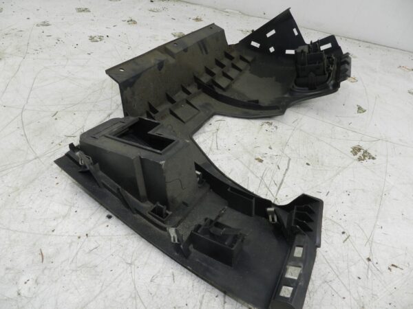 (126) RENAULT CLIO MK3 FACELIFT. DASHBOARD LOWER TRIM - Image 2