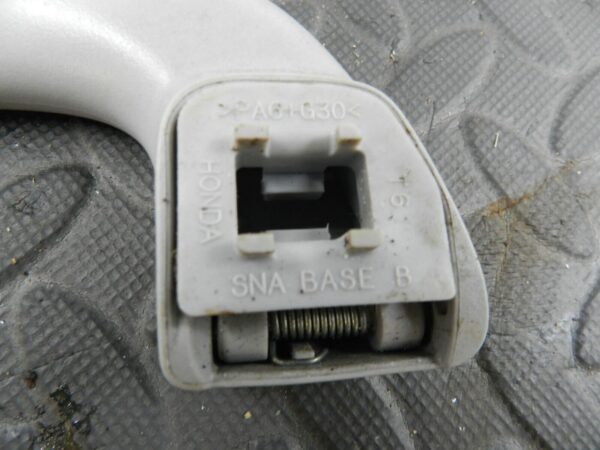 148 2007 HONDA CRV MK3. GRAB HANDLE DRIVER SIDE FRONT - Image 4