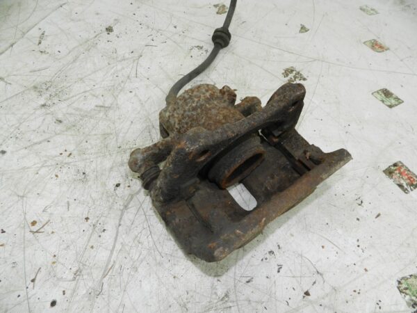 (126) RENAULT CLIO MK3 FACELIFT. DRIVER SIDE FRONT BRAKE CALIPER - Image 3