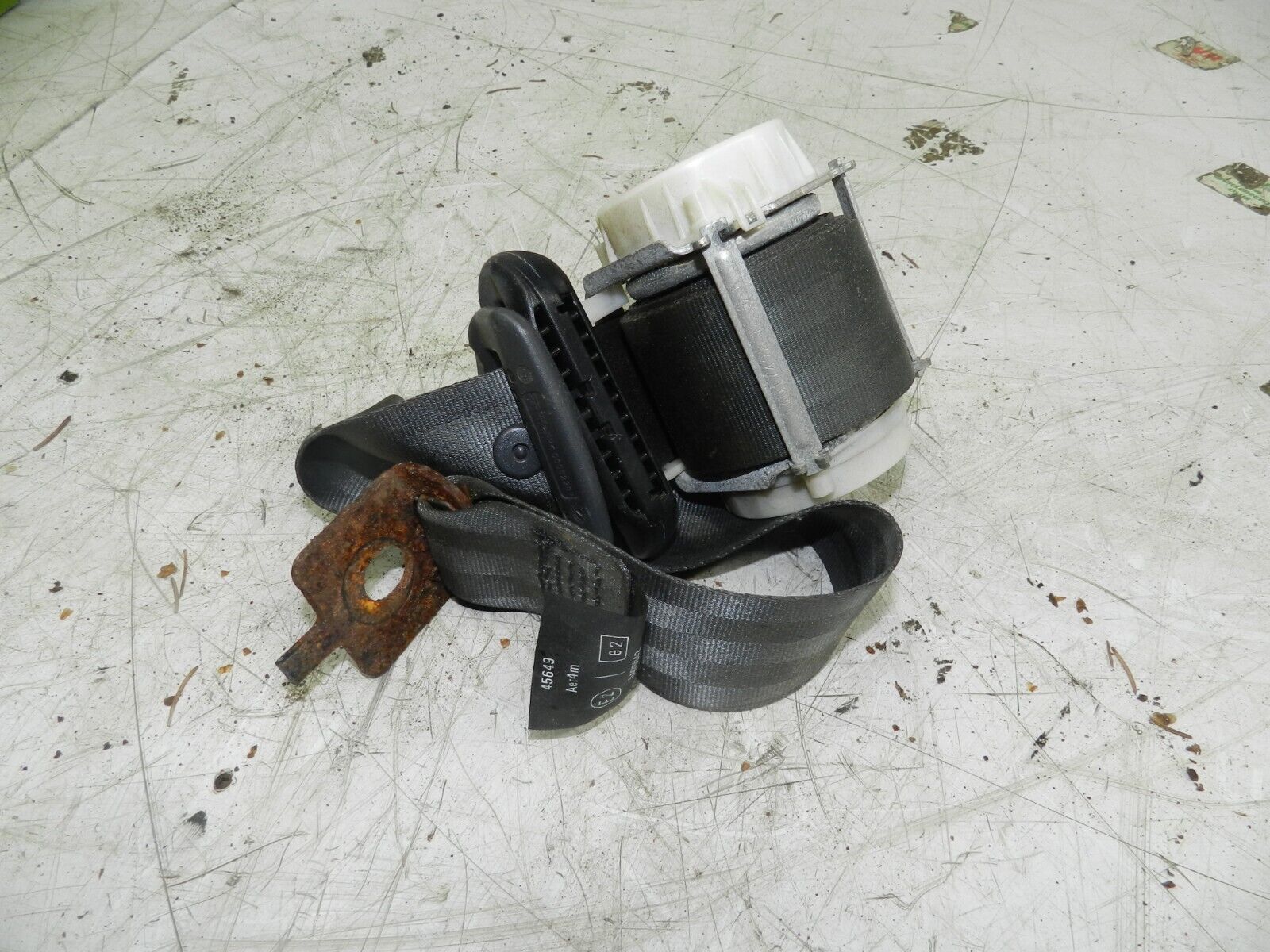 (126) RENAULT CLIO MK3 FACELIFT. PASSENGER SIDE REAR SEAT BELT