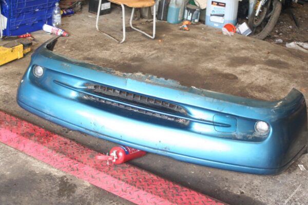 1999 VOLVO C70 2.4 PETROL. FRONT BUMPER IN TURQUOISE