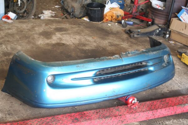 1999 VOLVO C70 2.4 PETROL. FRONT BUMPER IN TURQUOISE - Image 2
