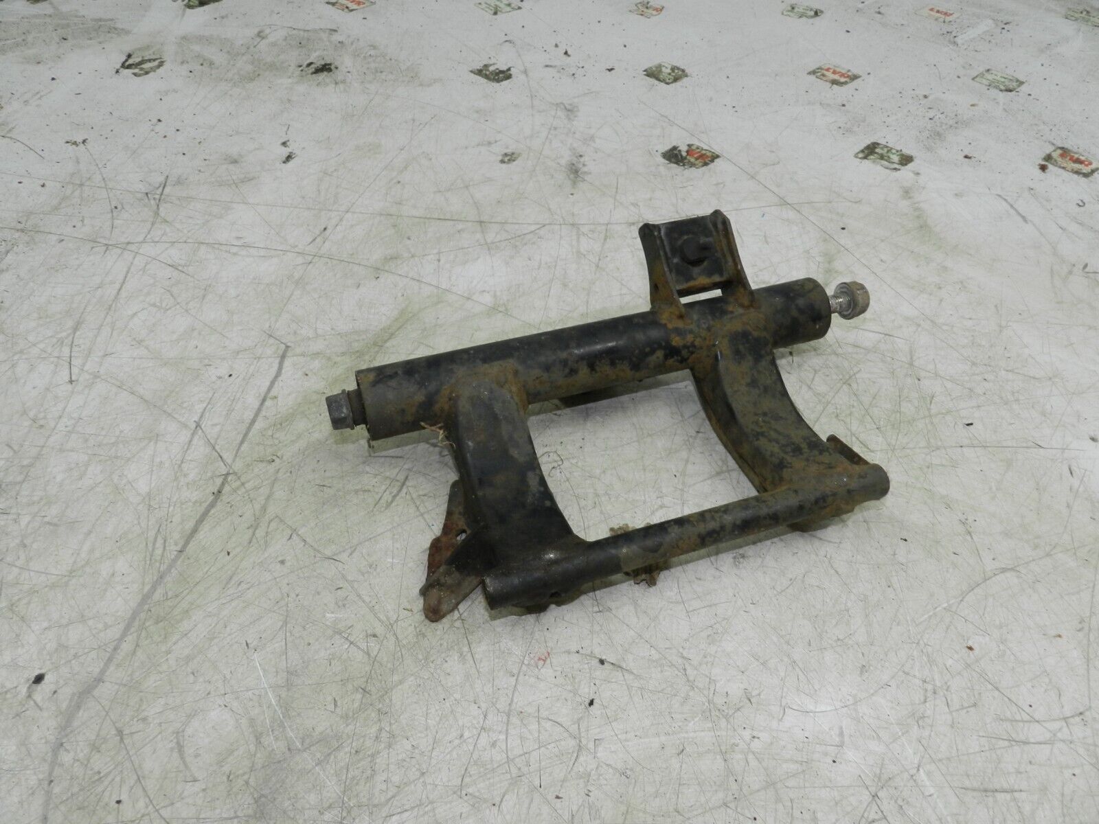(140) HONDA NSC 110 E-E MOPED. FRAME SECTION ENGINE MOUNT - Image 3